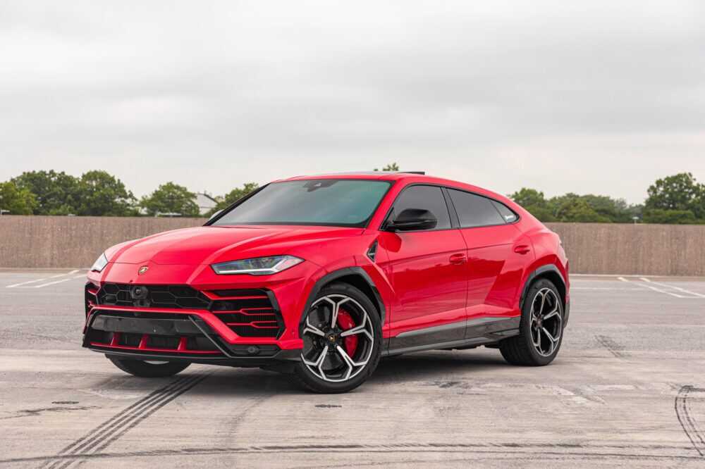 Lamborghini Urus Red